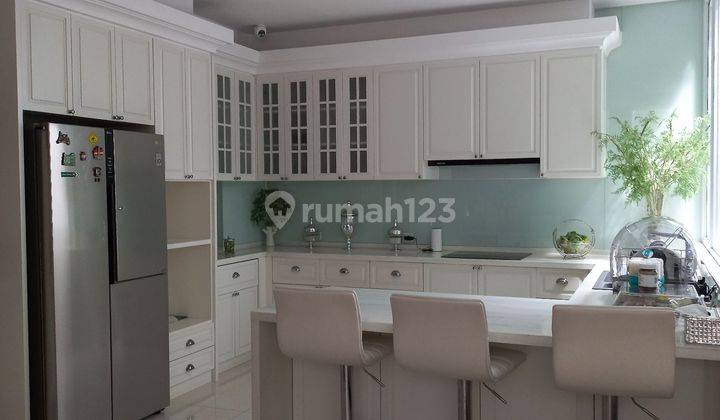 Rumah Minimalis Modern 3 Lantai Rapih Siap Huni 1