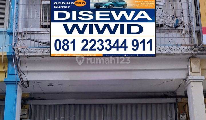 Ruko 3 lantai siap pakai di jalan raya 1