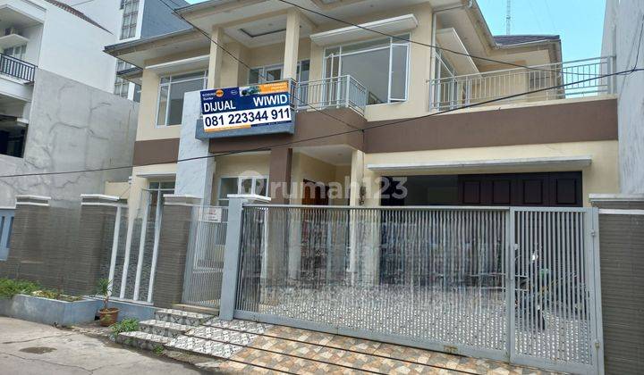 JUAL RUMAH BESAR BAGUS 2 LANTAI SIAP HUNI, JALAN 2½ MOBIL DALAM KOMPLEKS 1