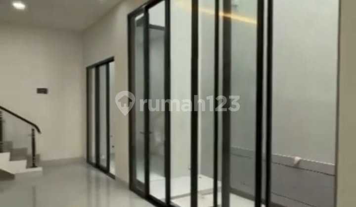 Dian Istana Wiyung - Oasia Mocca Vrbana Lafleur White House Taman Ratu Graha Famili Family 2