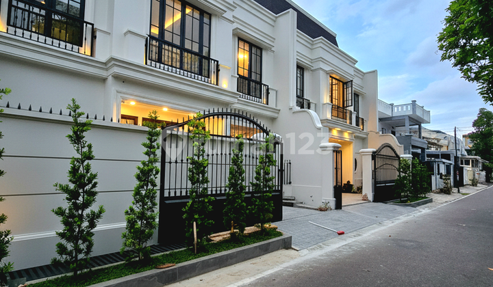 AMERICAN CLASSIC LUXURY HOUSE WITH SPACIOUS ROOFTOP IN CENTRAL CEMPAKA PUTIH, JAKARTA