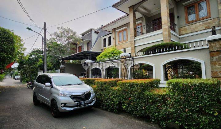 Rumah Secondary Dengan Kolam Renang Pribadi Dalam Komplek Di Duren Sawit Jakarta Timur.  1