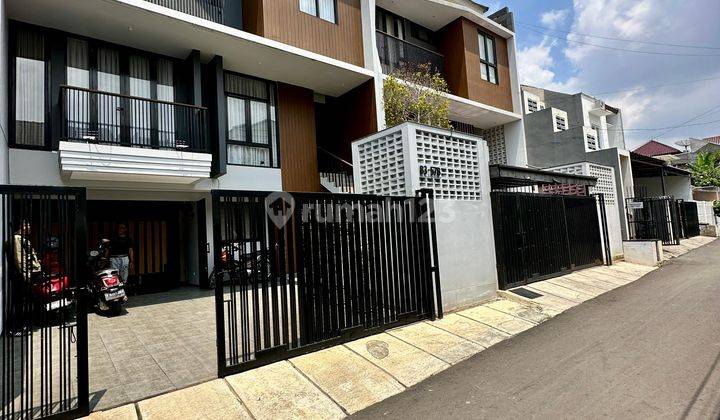 Jual Rumah 3 Lantai Dalam Komplek Di Ampera Jakarta Selatan. 1