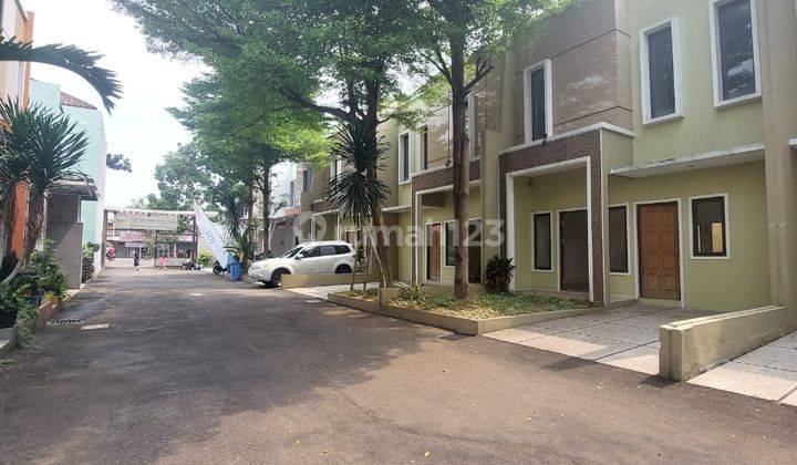 Rumah 2 Lantai Modern Minimalis Dalam Cluster One Gate Di Ciracas Jakarta Timur  2