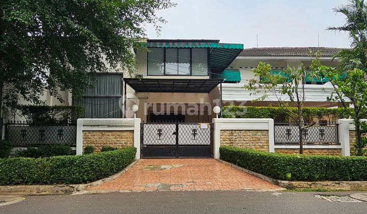 WELL-MAINTAINED HOUSE
STRATEGIC LOCATION
WIDE ROAD ROW,
PONDOK INDAH
SOUTH JAKARTA