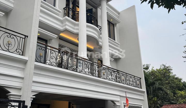 Rumah Baru American Classic 3 Lantai Di Kebagusan Jakarta Selatan.