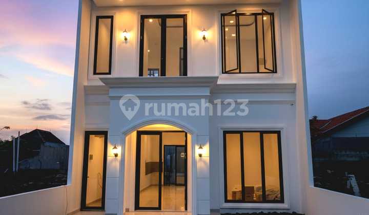 Rumah Classic Dalam Komplek One Gate di Jatibening Kota Bekasi.