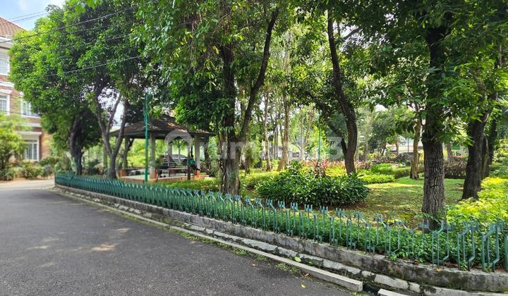 For Sale Second House with Garden View in Pondok Kelapa, Duren Sawit, East Jakarta 2