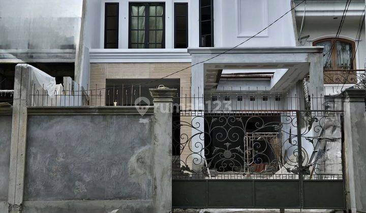 Rumah Baru Desain Classic Modern Dalam Komplek Akses Jalan Lebar Di Duren Sawit Jakarta Timur  1