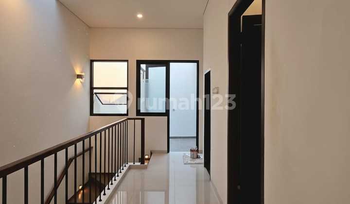 Rumah Modern Strategis Dalam Komplek One Gate Rawamangun Jakarta Timur 2