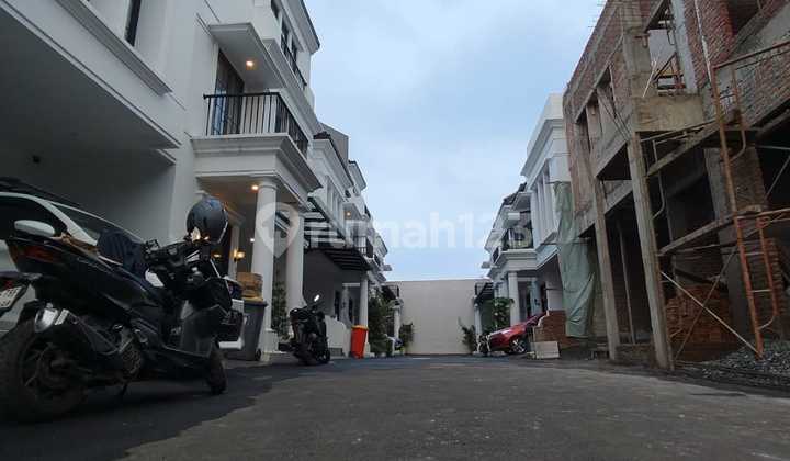 Price Drop, Classic Modern House in Townhouse Area Setu Cipayung East Jakarta 2