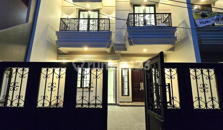 New Classic Modern Non-Complex House in Duren Sawit, East Jakarta