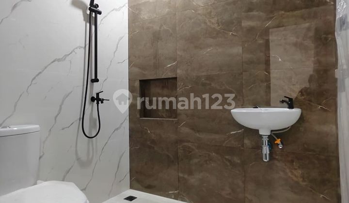 Dijual Rumah Baru Modern Classic Ciracas Jakarta Timur. 2