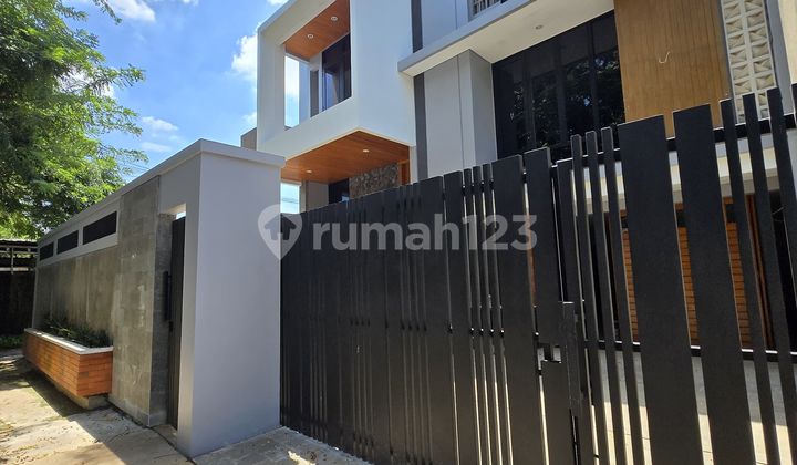 Rumah Modern Scandi Posisi Hook Non Cluster Di Duren Sawit Jakarta Timur.