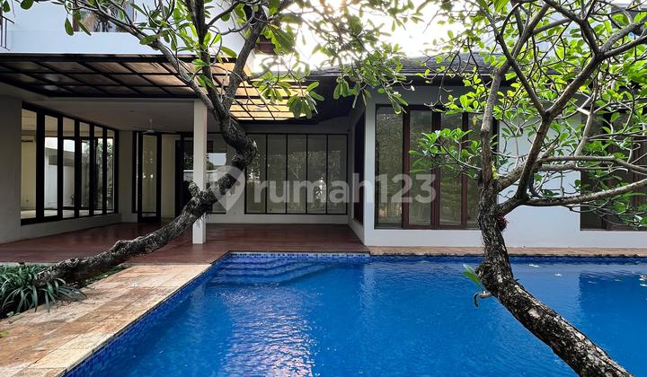 DIJUAL RUMAH TROPICAL HALAMAN DAN TAMAN LUAS KEMANG - PEJATEN BARAT JAKARTA SELATAN