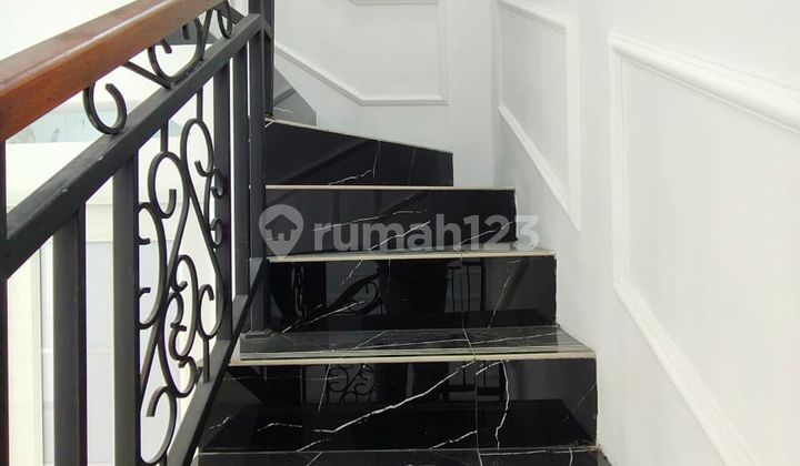 Dijual Rumah Baru 3 Lantai Modern Classic di Condet, Batu Ampar - Jakarta Timur 2