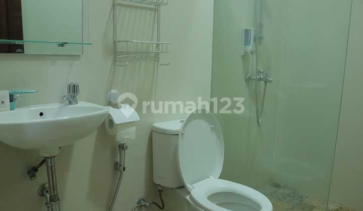 Minimalist 3-Storey Flood-Free House in Rawasari, Cempaka Putih, Central Jakarta. Minimalist 3-Storey Flood-Free House in Rawasari, Cempaka Putih, Central Jakarta.