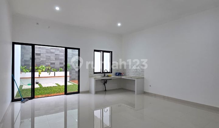 Rumah Modern Minimalis Dalam Komplek Halaman Luas di Duren Sawit Jakarta Timur 2