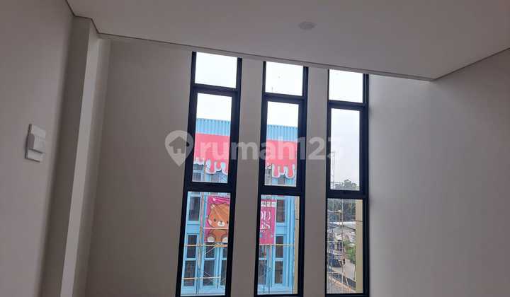 2.5-Story Ruko Madison Downtown Kota Wisata 2