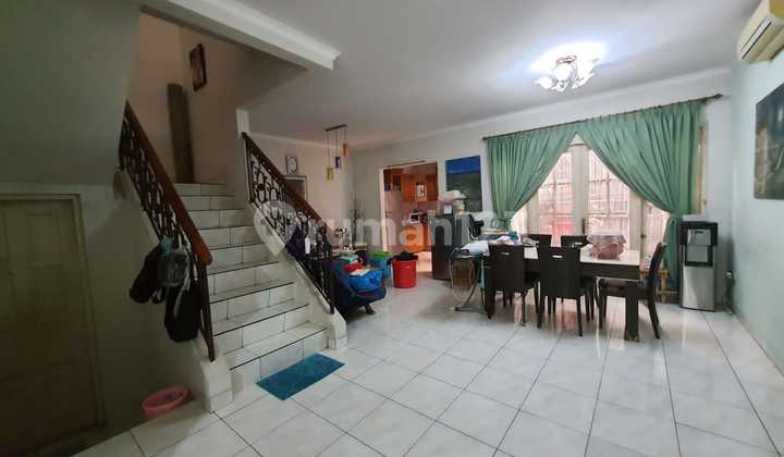 Best Deal!! Rumah Cantik 2 lantai di Kota Wisata 2