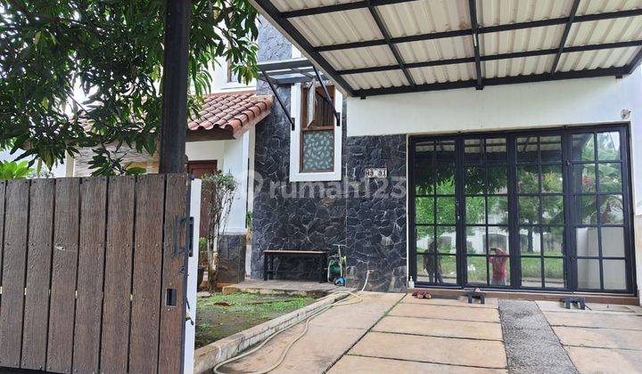 Rumah 2 lt second Boulevard di Kota Wisata 1