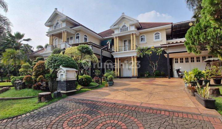 Rumah Mewah 2 Lantai Hoek, Hadap Taman 1