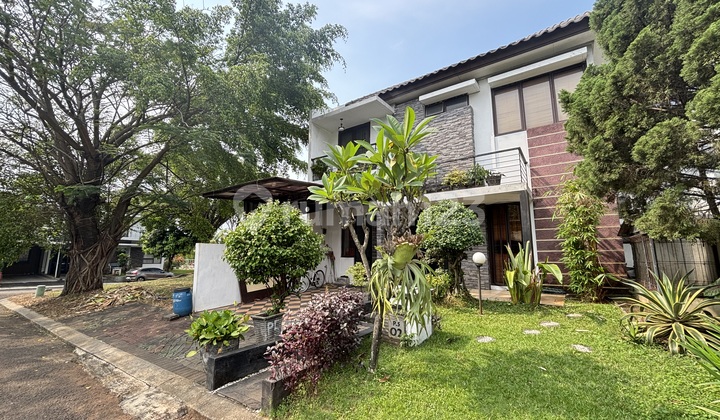 Rumah Villa Hadap Taman di  Legenda Wisata  2