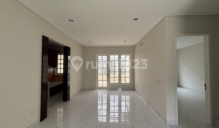 Rumah Siap Huni 2 Lantai Hadap Taman di Legenda Wisata Cibubur 2