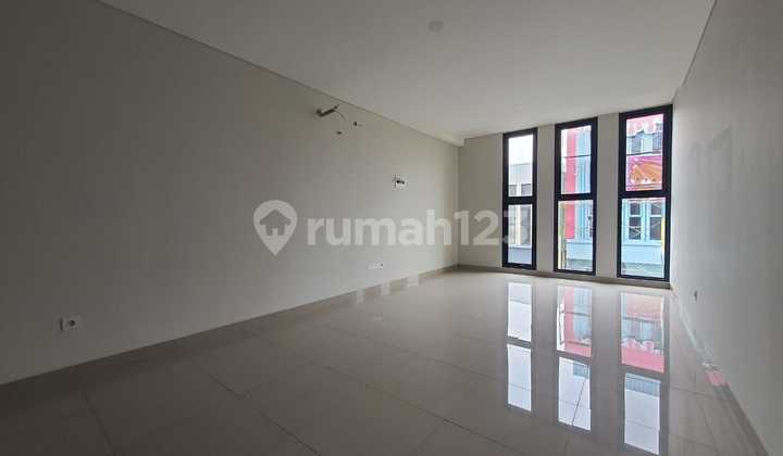 2.5-Storey Commercial Building in Madison Downtown, Kota Wisata 2