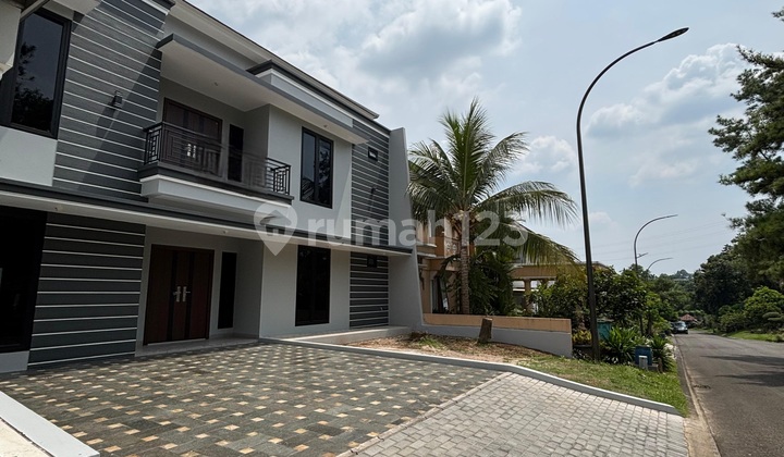 Rumah Luas Brand New Hadap Taman di Kota Wisata Cibubur 2