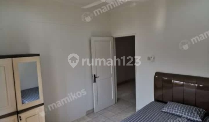 Rumah Luas 2 Lantai Hadap Taman di Kota Wisata  2