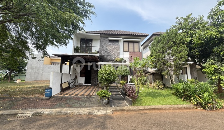 Rumah Villa Hadap Taman di  Legenda Wisata 