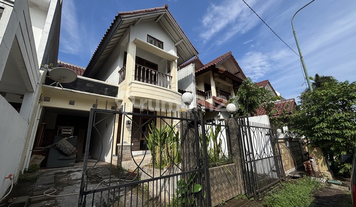 Rumah 2 Lantai Butuh Perbaikan dan BU di Raffles Hills 