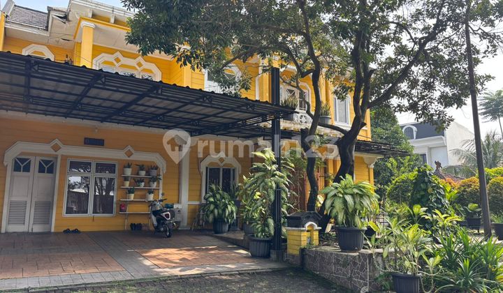 Rumah Hoek, Besar Kokoh Hadap Taman di Kota Wisata Cibubur