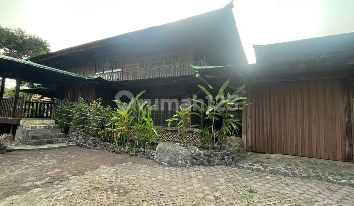 Unique Artistic Merbau Wood House, Cozy, Homy - 2 Floors on Jambore Street, Cibubur