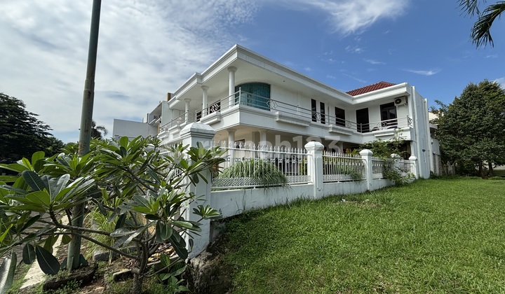 Rumah 2 Lantai Hoek di  di Raffles Hills 