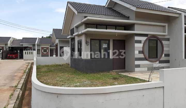 Rumah Hoek, Asri Satu Lantai di Harvest City Bekasi