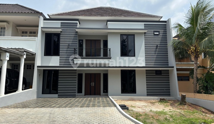 Rumah Luas Brand New Hadap Taman di Kota Wisata Cibubur