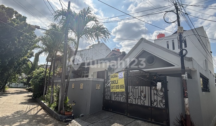 Rumah Hoek, 1.5 Lantai Siap Huni di Pejaten Indah Kalibata Jakarta Selatan