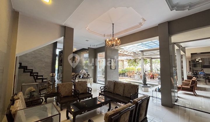 Rumah Villa  3 lantai di Belakang Bukit Golf Cibubur