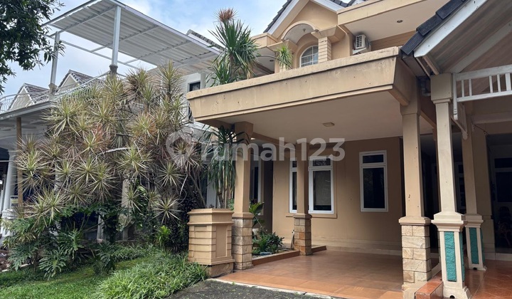 Rumah Kokoh 2.5 Lantai Terawat di Kota Wisata