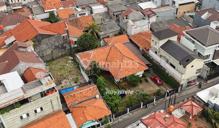 Rumah Besar Kokoh Hitung Tanah Lokasi Kemang Utara Bebas Banjir   1