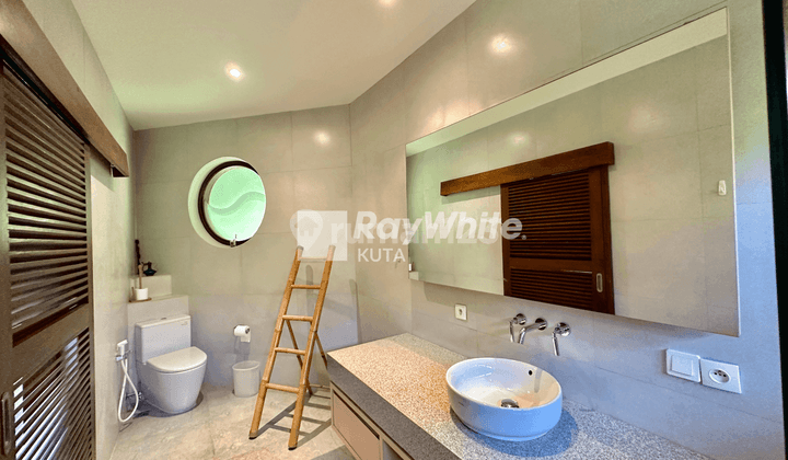 High End Balinese Style Villa Next To River For Sale 7