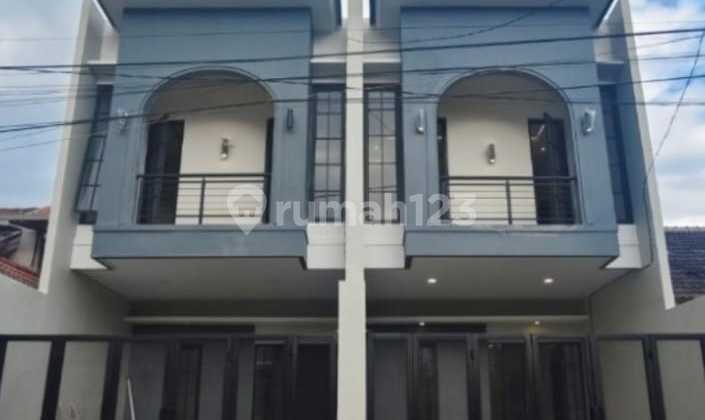 Luxurious 2-Story House with Free AC in Nirwana Eksekutif Surabaya 2