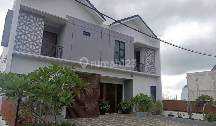 Rumah Baru Nuansa Villa Kolam renang dekat kota baru Parahyangan 2