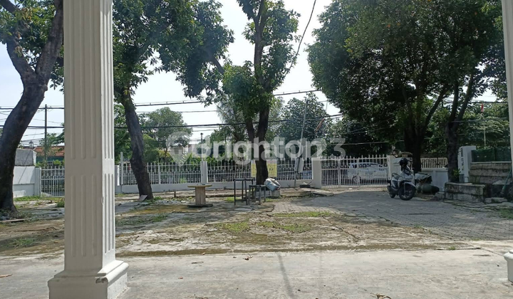 HOUSE ON NIAS STREET, KERTAJAYA, STRATEGIC CITY CENTER, 20 METERS WIDE 2
