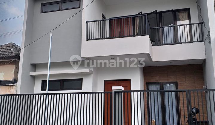 Permata Safira Surabaya, Two-Story New House Semi-Furnished.
