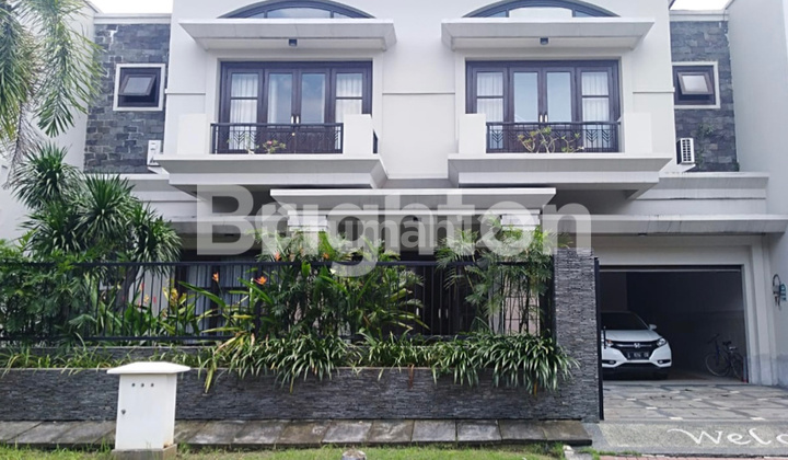 Rumah Central Park Klampis, Terawat, Siap Huni, Row Jalan Lebar 1