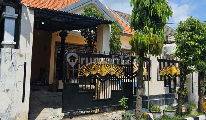 Satelit Menganti, Gresik 2-Storey Row Houses, Road Wide Enough for 2 Cars Satelit Menganti, Gresik 2-Storey Row Houses, Road Wide Enough for 2 Cars