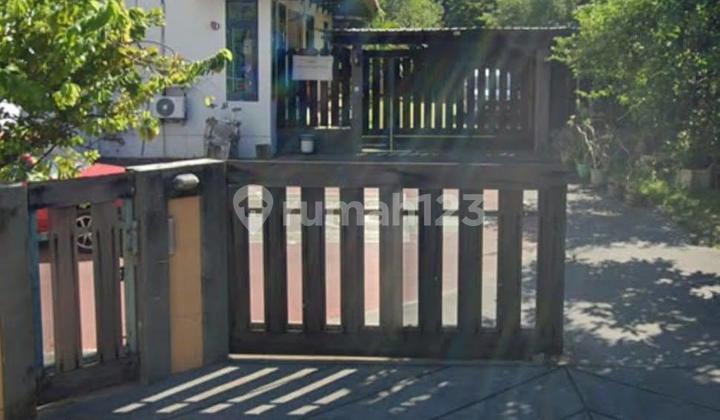 2-Story House in Manyar, Surabaya Spacious Yard, Joglo Architecture